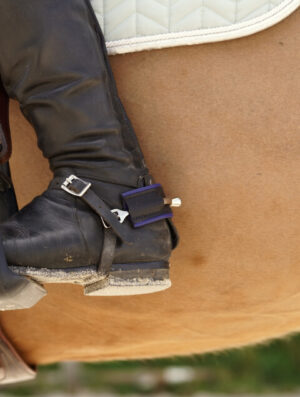 Protège-éperon en cuir souple