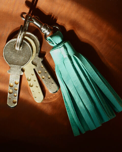 porte-cle pompom en cuir souple